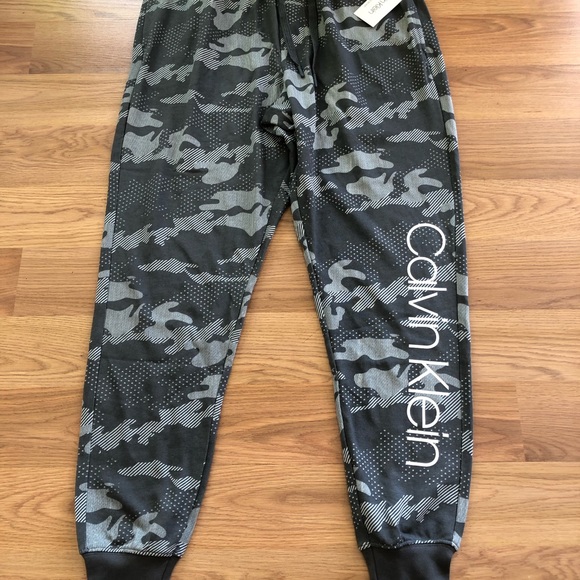 CALVIN KLEIN~Men’s grey camo lounge pants. Size M - Picture 3 of 12